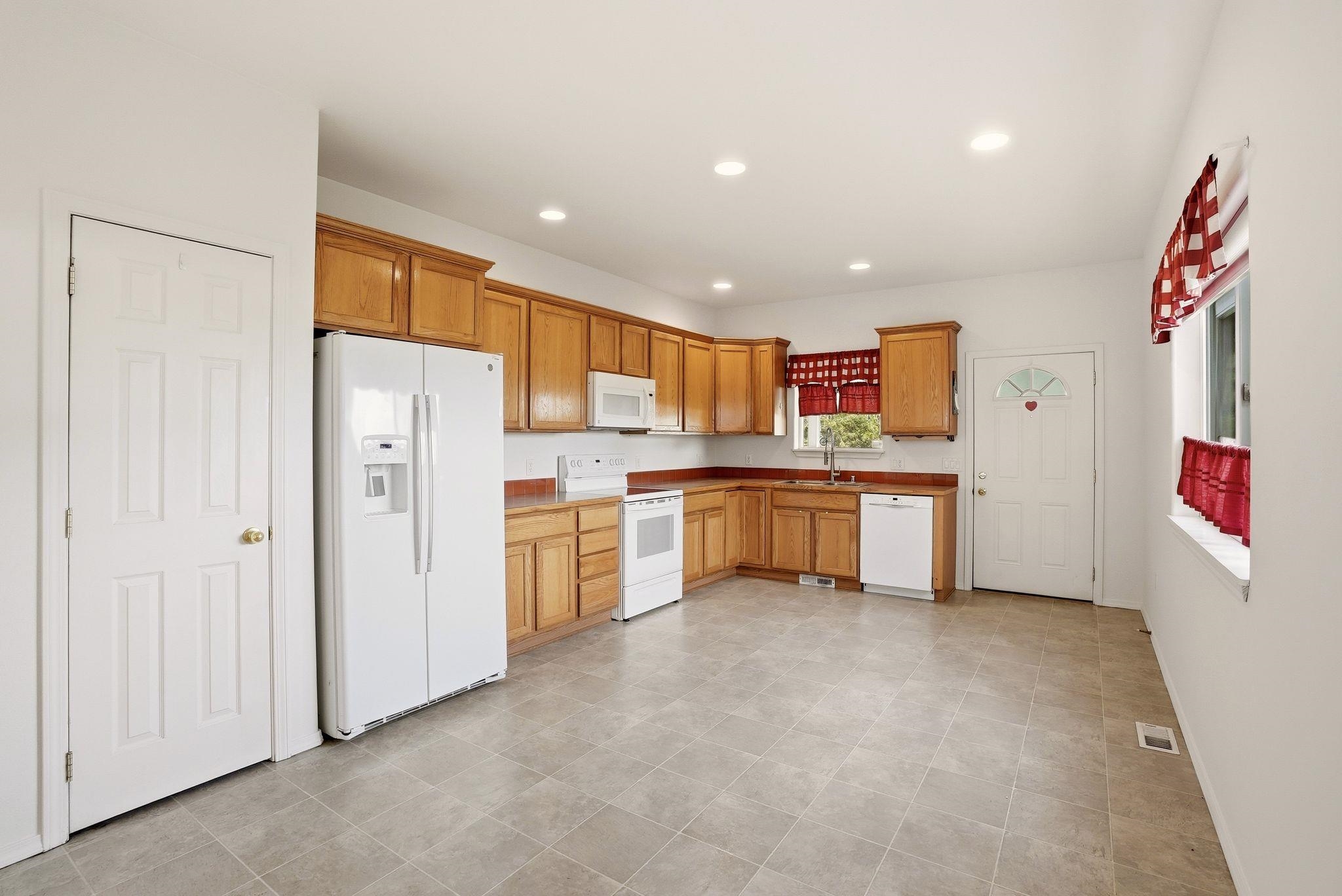 6916 South Cedar Road Spokane, WA 99224 - Photo 8 of 48