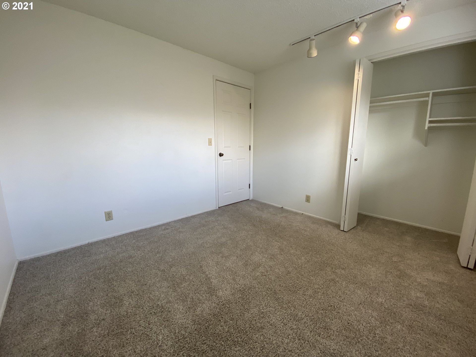 1809 Wallace Road Northwest Salem, OR 97304 - Photo 16 of 32 Gallery Image 16