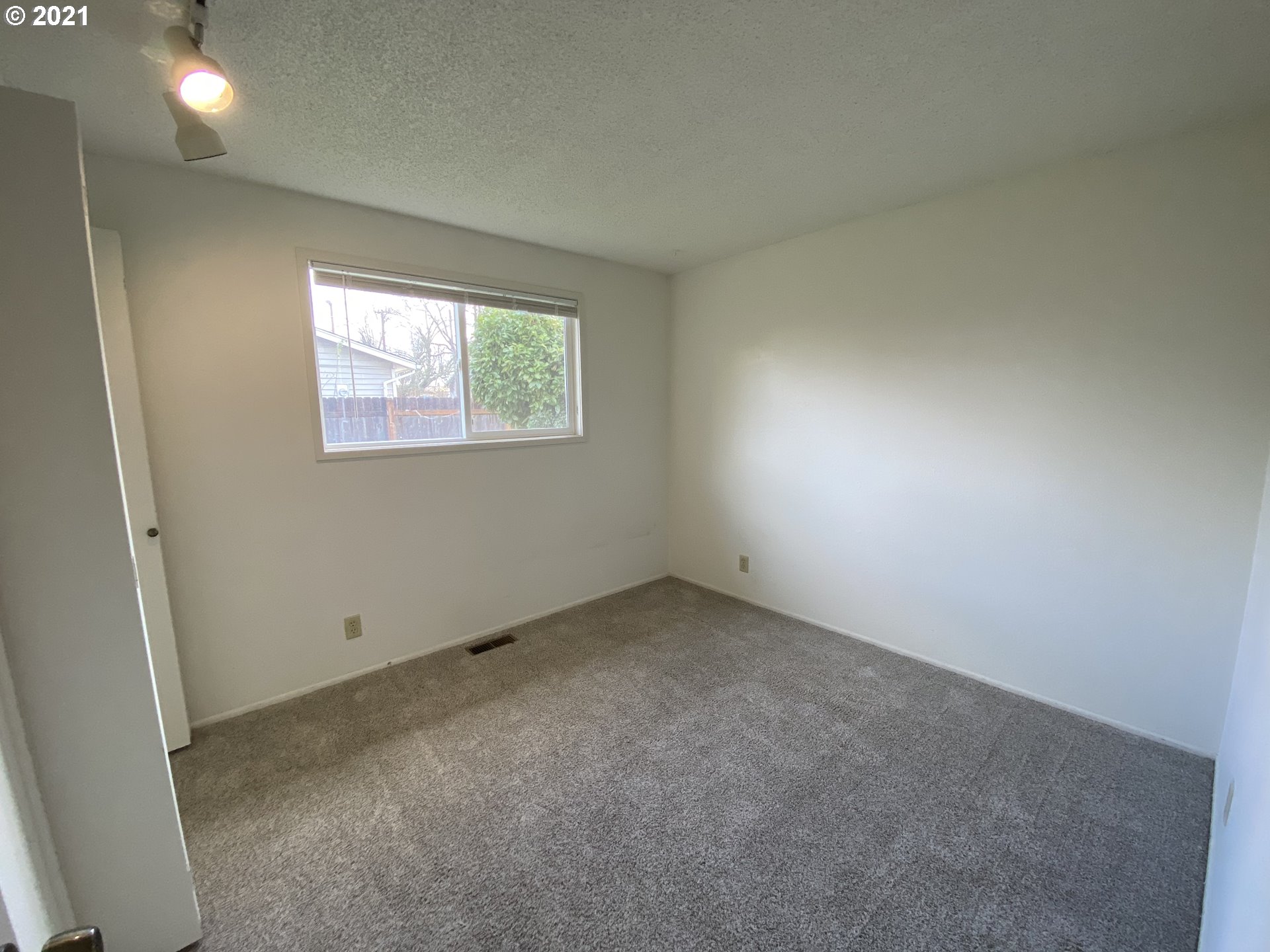 1809 Wallace Road Northwest Salem, OR 97304 - Photo 17 of 32 Gallery Image 17