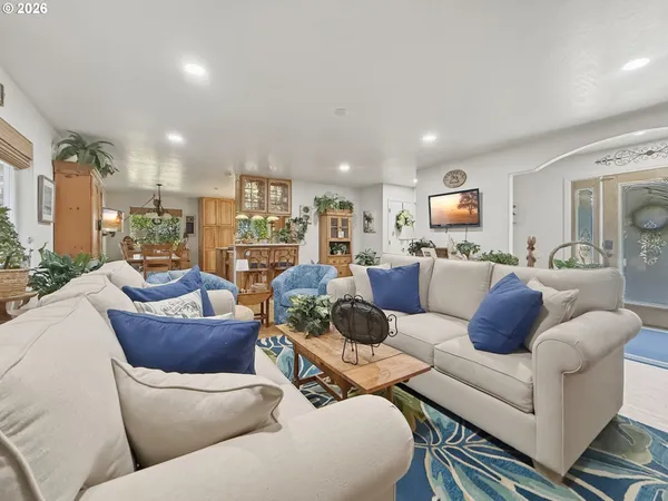 $779,000 | 1099 Parkview Drive, Brookings, OR 97415
