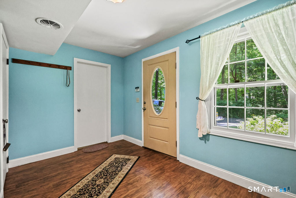 18 Foxridge Lane Avon, CT 06001 - Photo 6 of 31