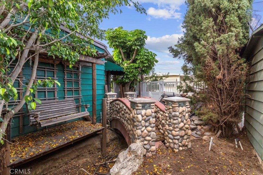 300 North Rampart Street, Unit 158 Orange, CA 92868 - Photo 28 of 31 Private yard with garden features