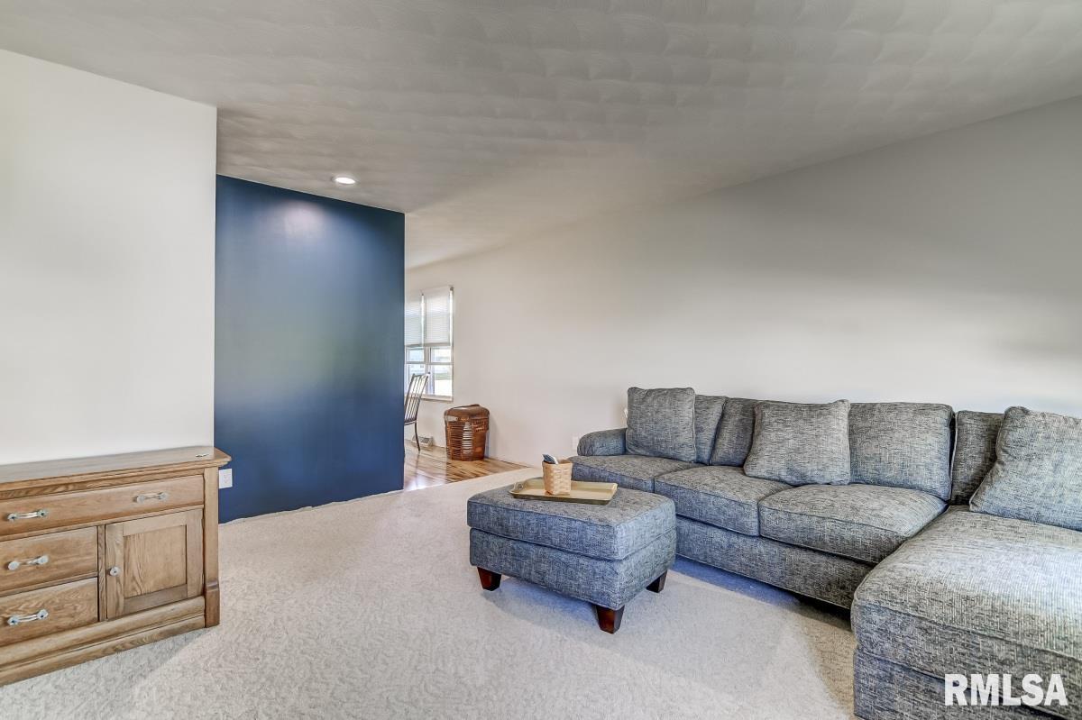 120 Como Lane Springfield, IL 62703 - Photo 5 of 40