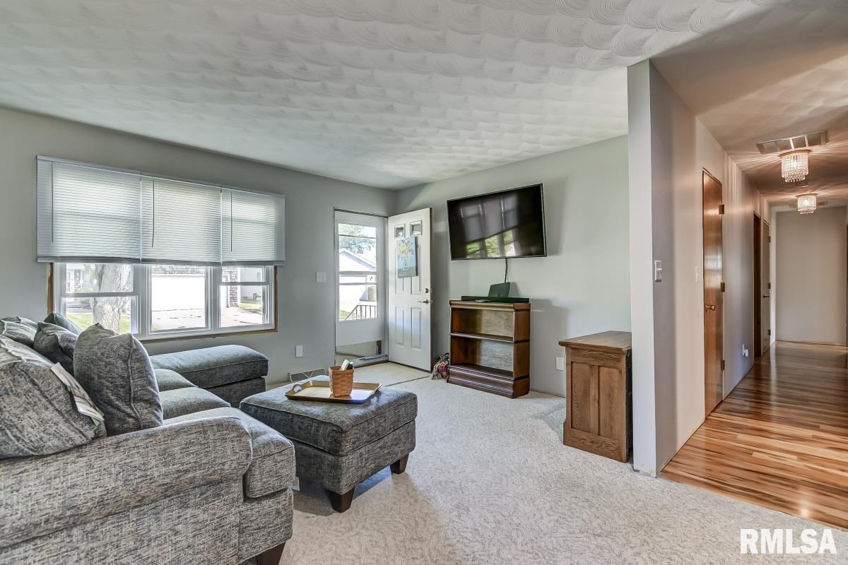 120 Como Lane Springfield, IL 62703 - Photo 6 of 40