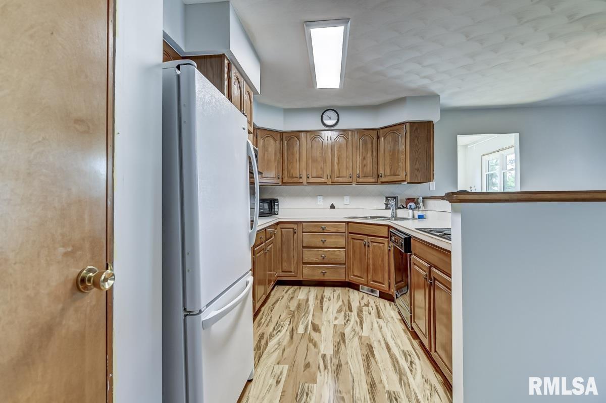 120 Como Lane Springfield, IL 62703 - Photo 8 of 40