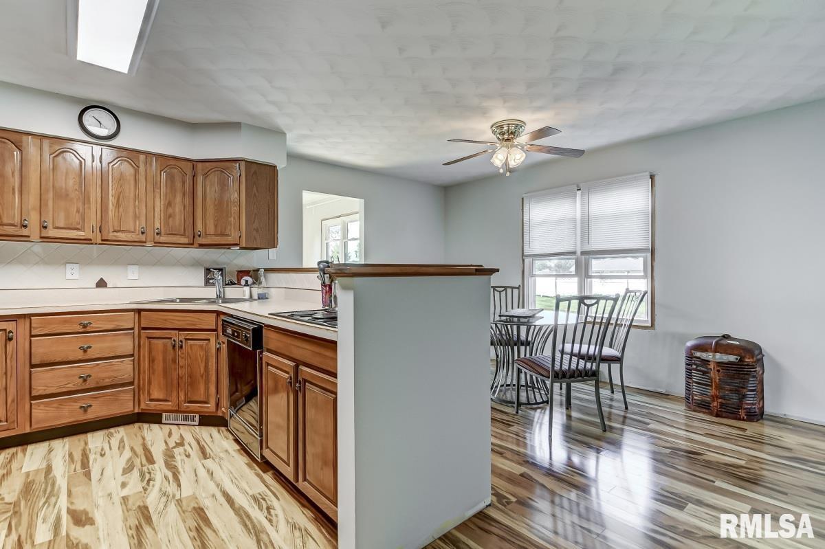 120 Como Lane Springfield, IL 62703 - Photo 9 of 40