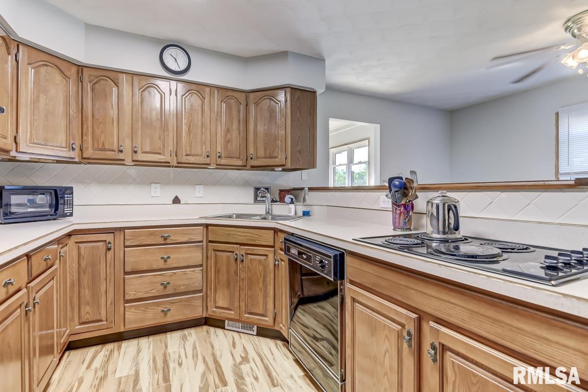 120 Como Lane Springfield, IL 62703 - Photo 10 of 40