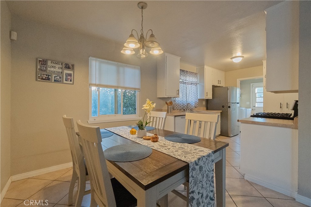 1083 Lorraine Place Rialto, CA 92376 - Photo 11 of 20 a kitchen with a table and chairs in it