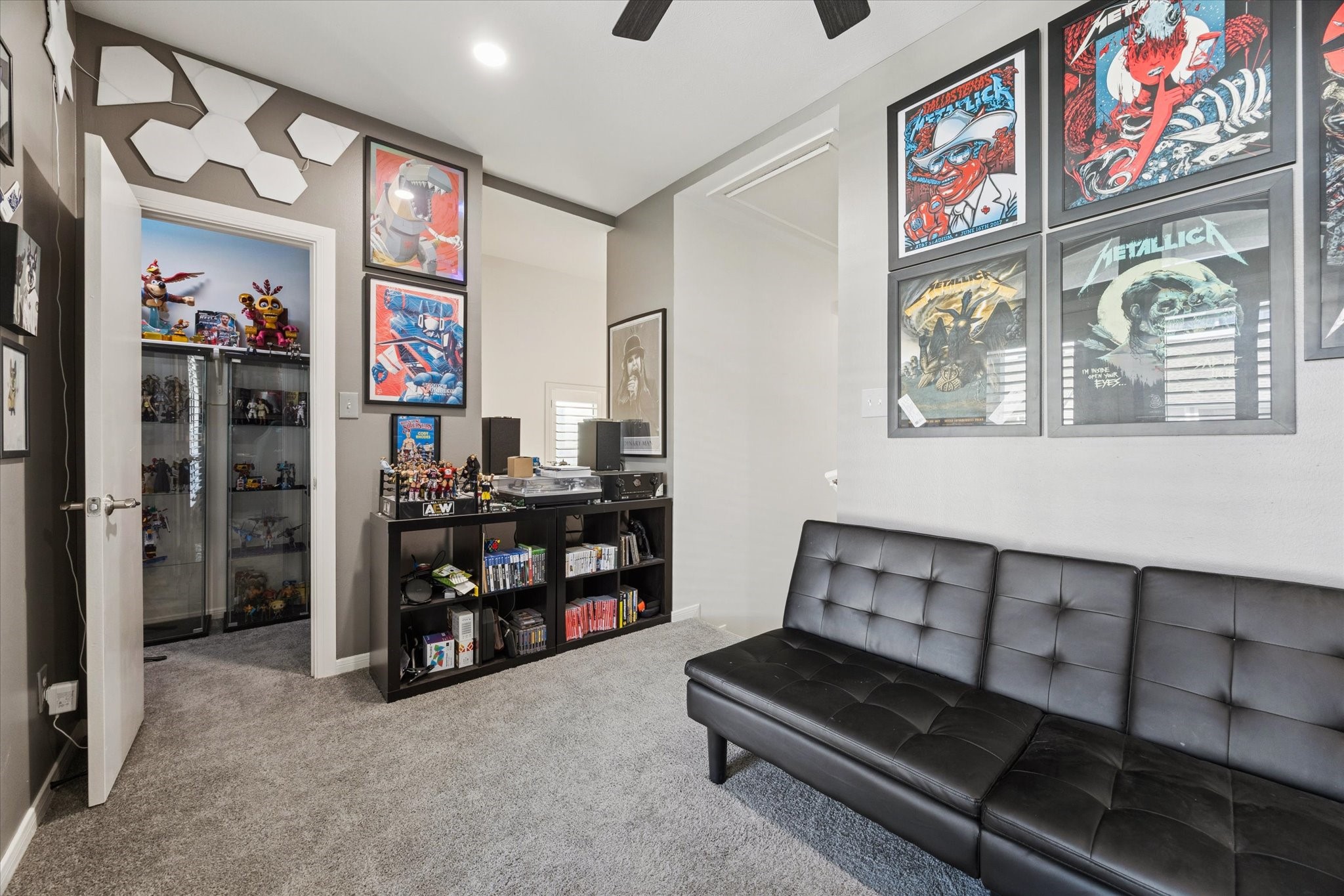 1259 West 17th Street Houston, TX 77008 - Photo 16 of 22 a living room with furniture
