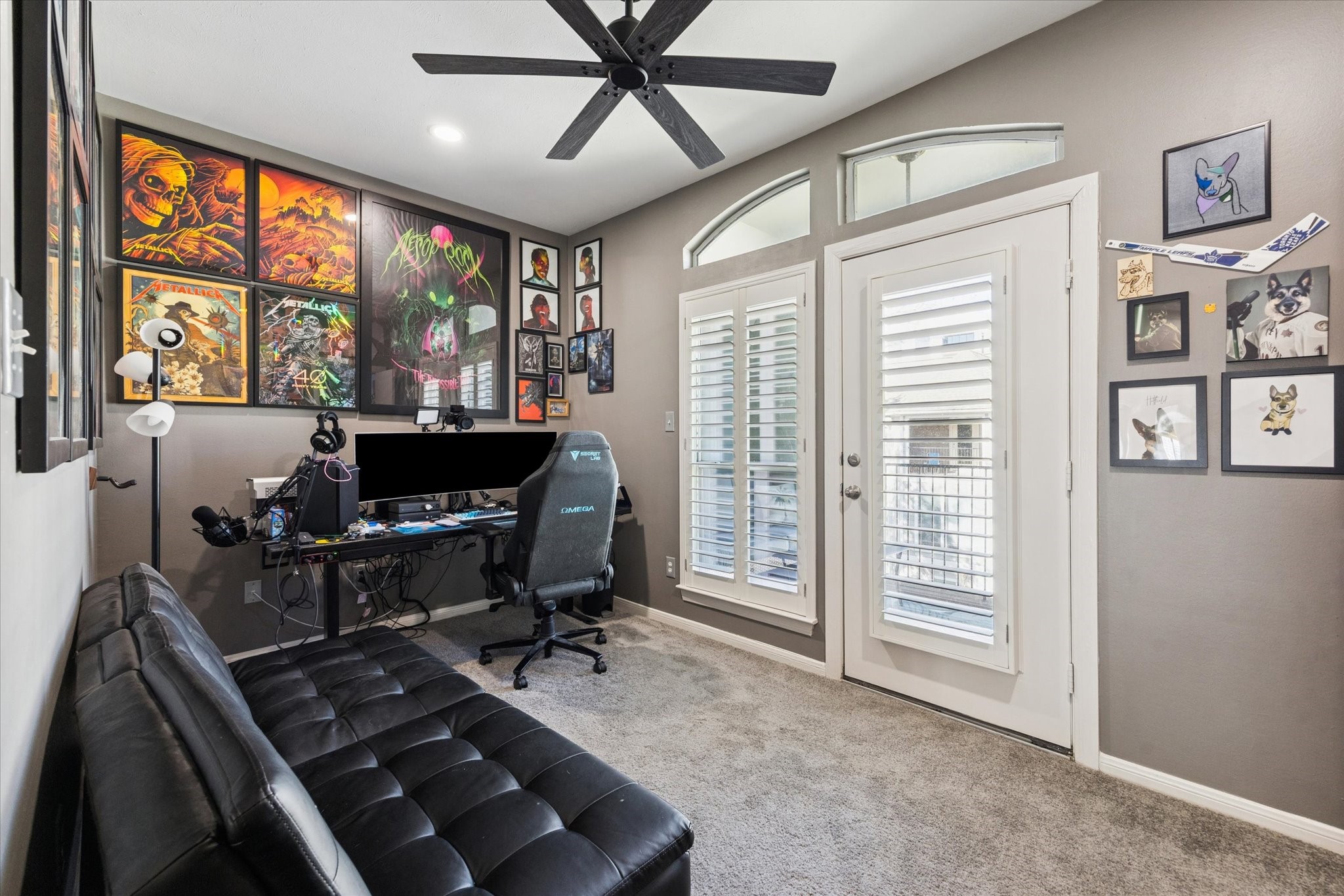 1259 West 17th Street Houston, TX 77008 - Photo 17 of 22 a living room with furniture and a floor to ceiling window
