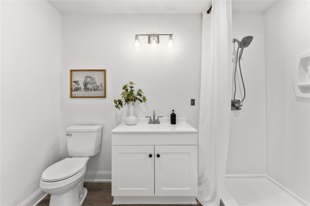 815 Garrison Street Waco, TX 76704 - Photo 20 of 36 a bathroom with a toilet sink and shower
