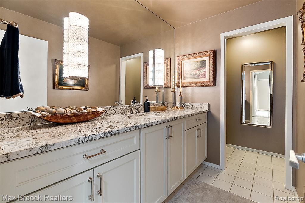 1954 Pine Ridge Court Bloomfield Hills, MI 48302 - Photo 11 of 35