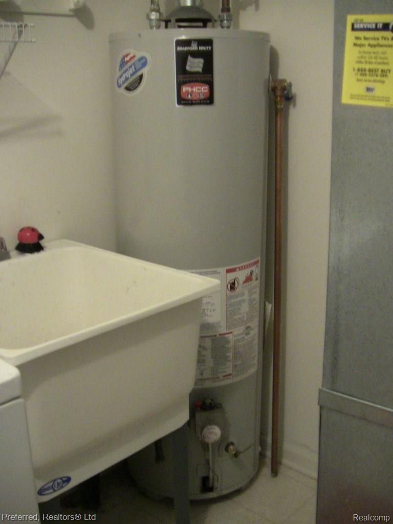513 Cherry Orchard Road, Unit 92 Canton, MI 48188 - Photo 15 of 19 IMG_2810.jpg