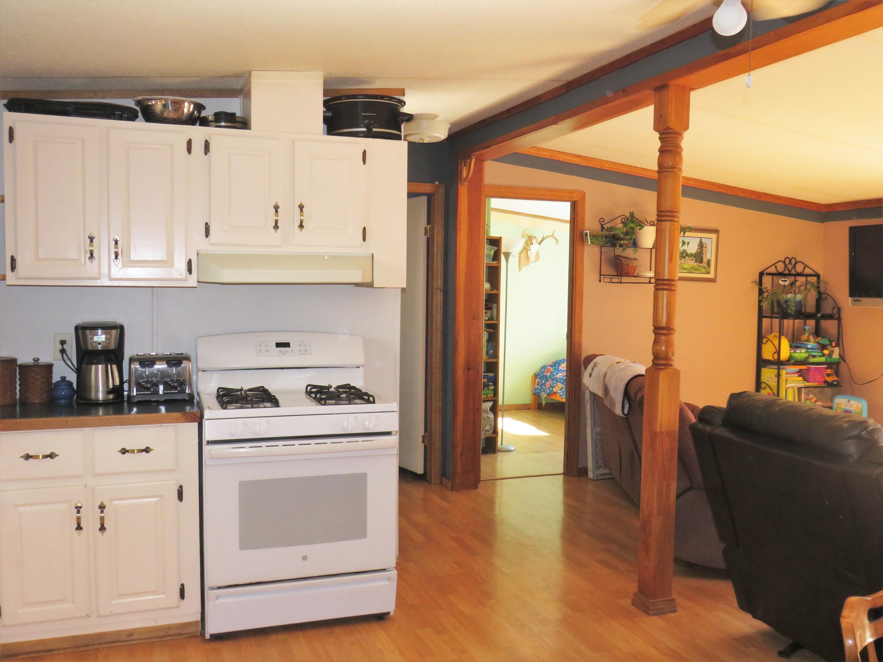 83 Valley View Warren, ME 04864 - Photo 5 of 15 IMG_0048