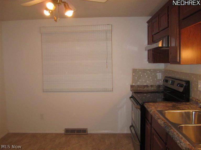 910 Hampton Ridge Drive Akron, OH 44313 - Photo 9 of 25