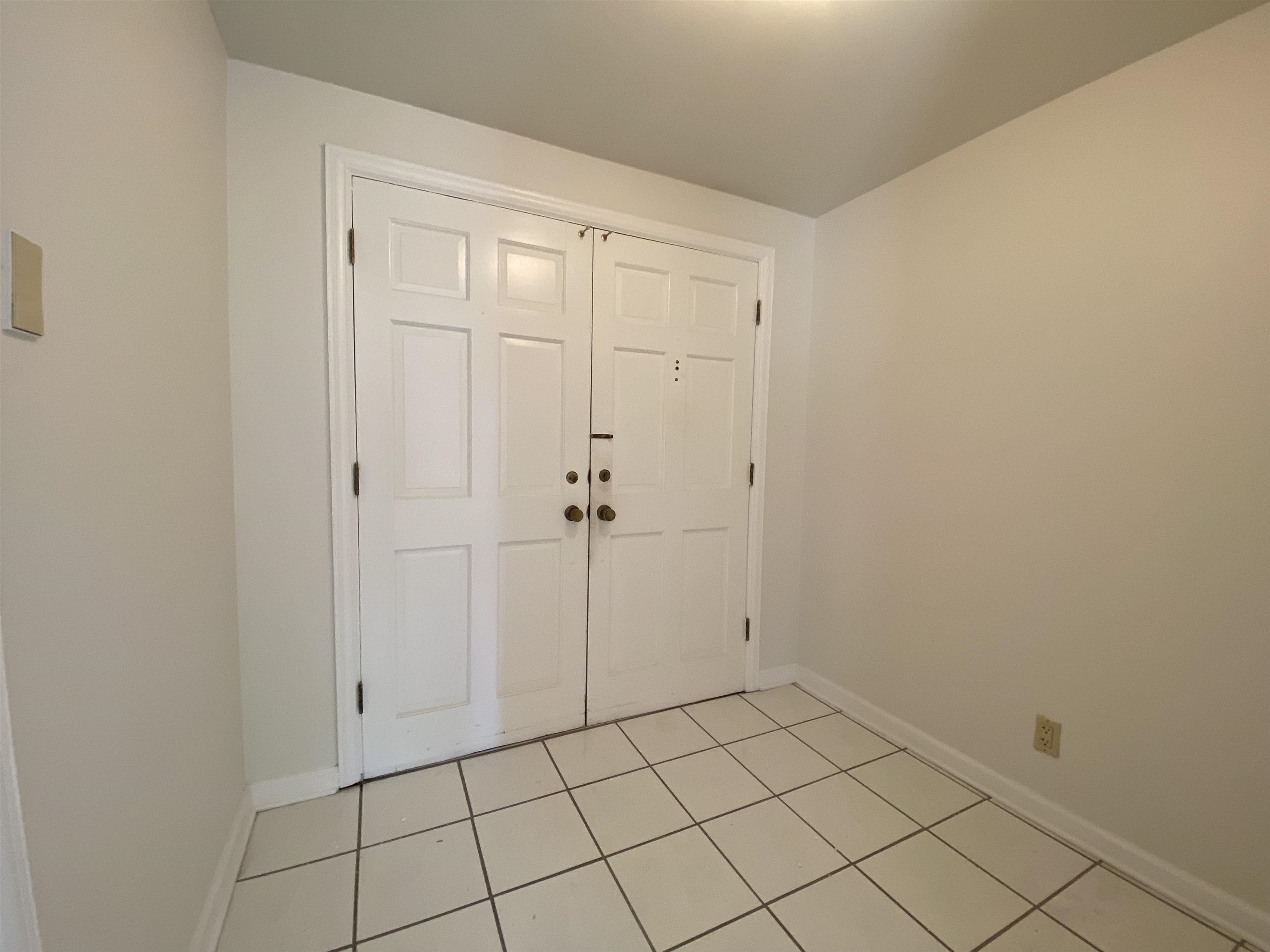 475 North Highland Street, Unit 3F Memphis, TN 38122 - Photo 5 of 24 a view of an empty room