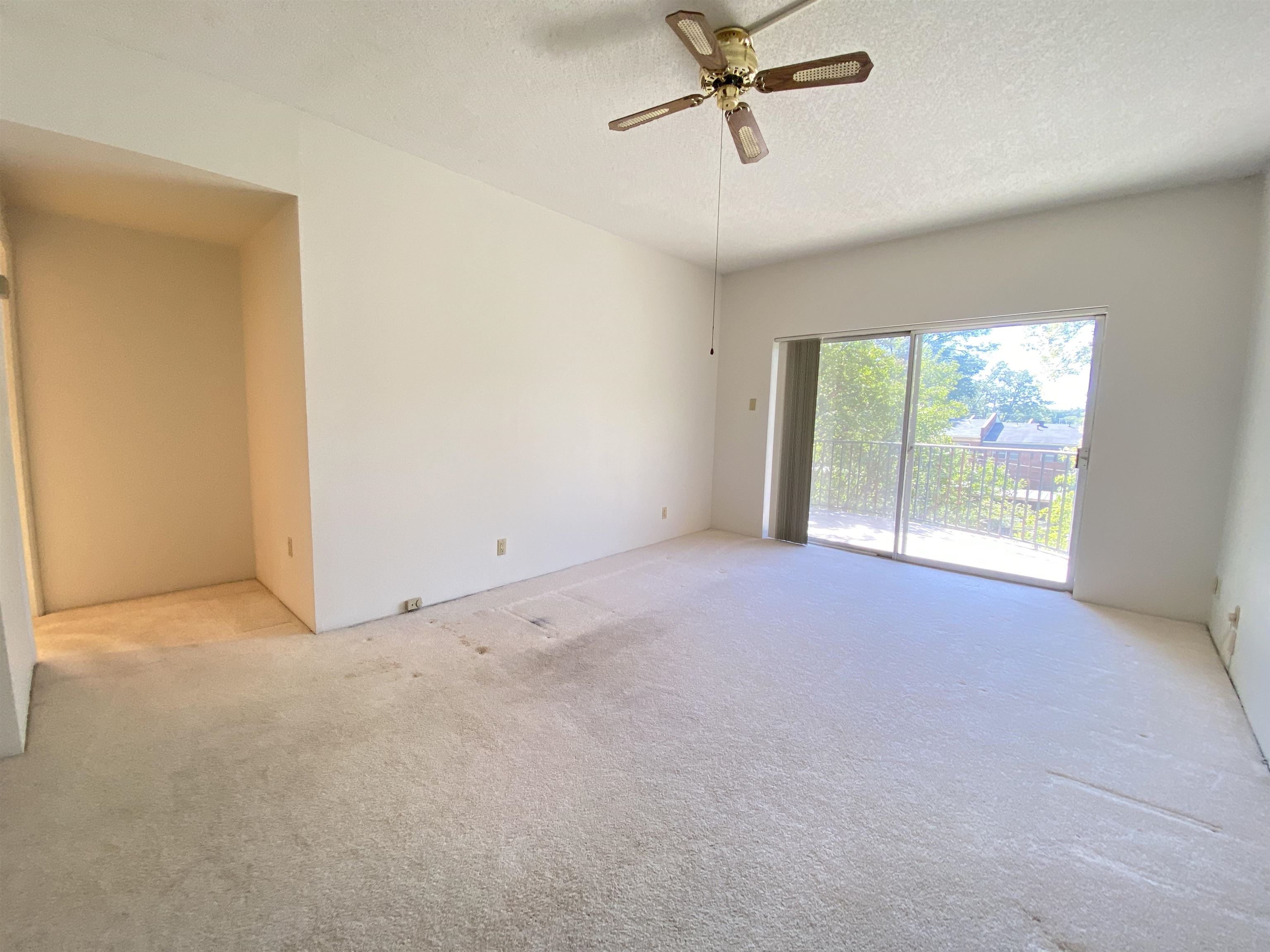 475 North Highland Street, Unit 3F Memphis, TN 38122 - Photo 10 of 24 a view of a livingroom with a ceiling fan and window