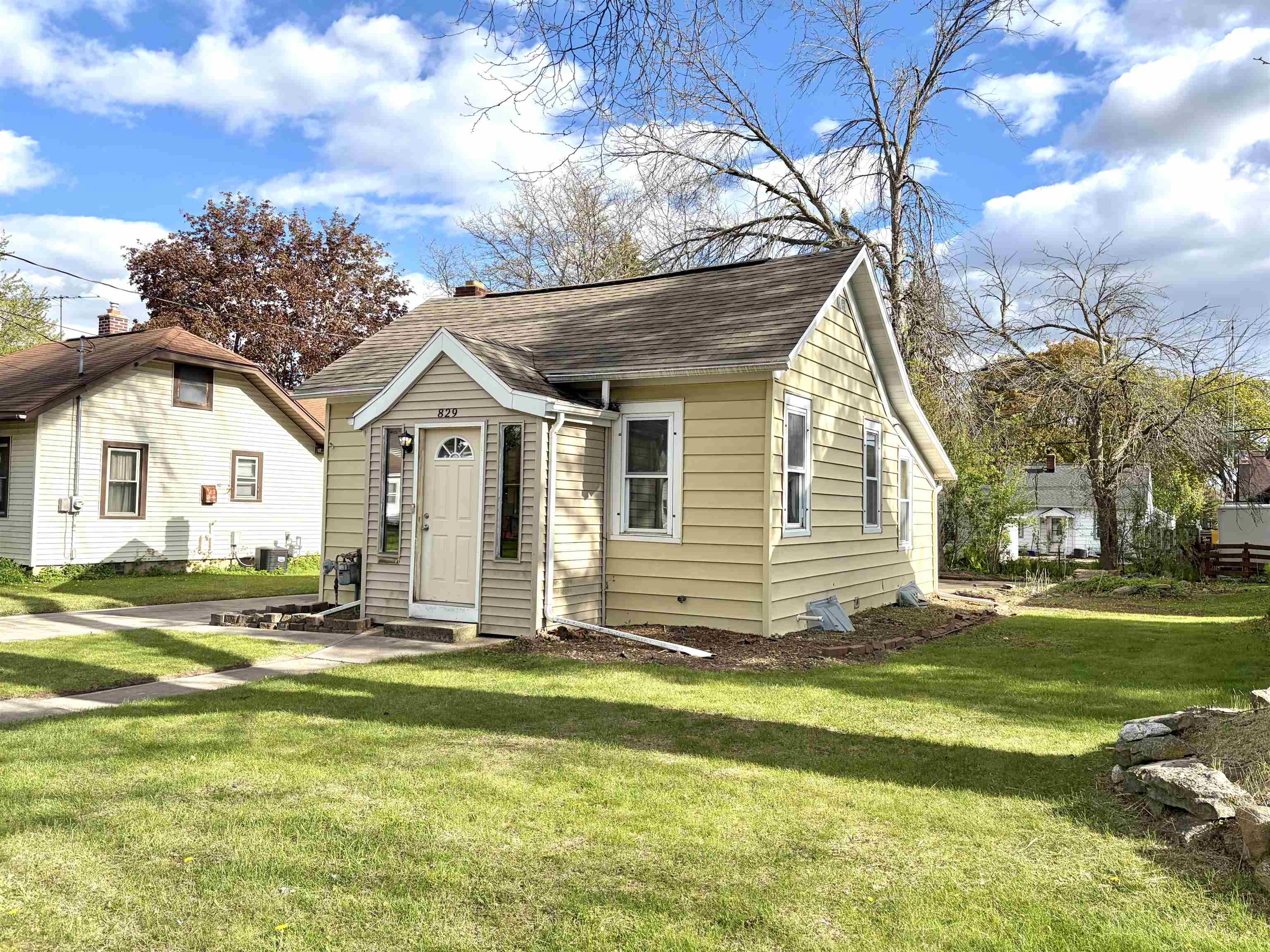 829 West Grant Street Appleton, WI 54914 - Photo 2 of 22