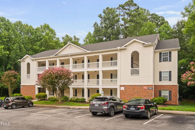 $222,000 | 1901 Trailwood Heights Lane, Unit 304, Raleigh, NC 27603