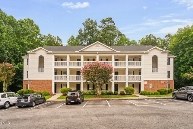 $222,000 | 1901 Trailwood Heights Lane, Unit 304, Raleigh, NC 27603