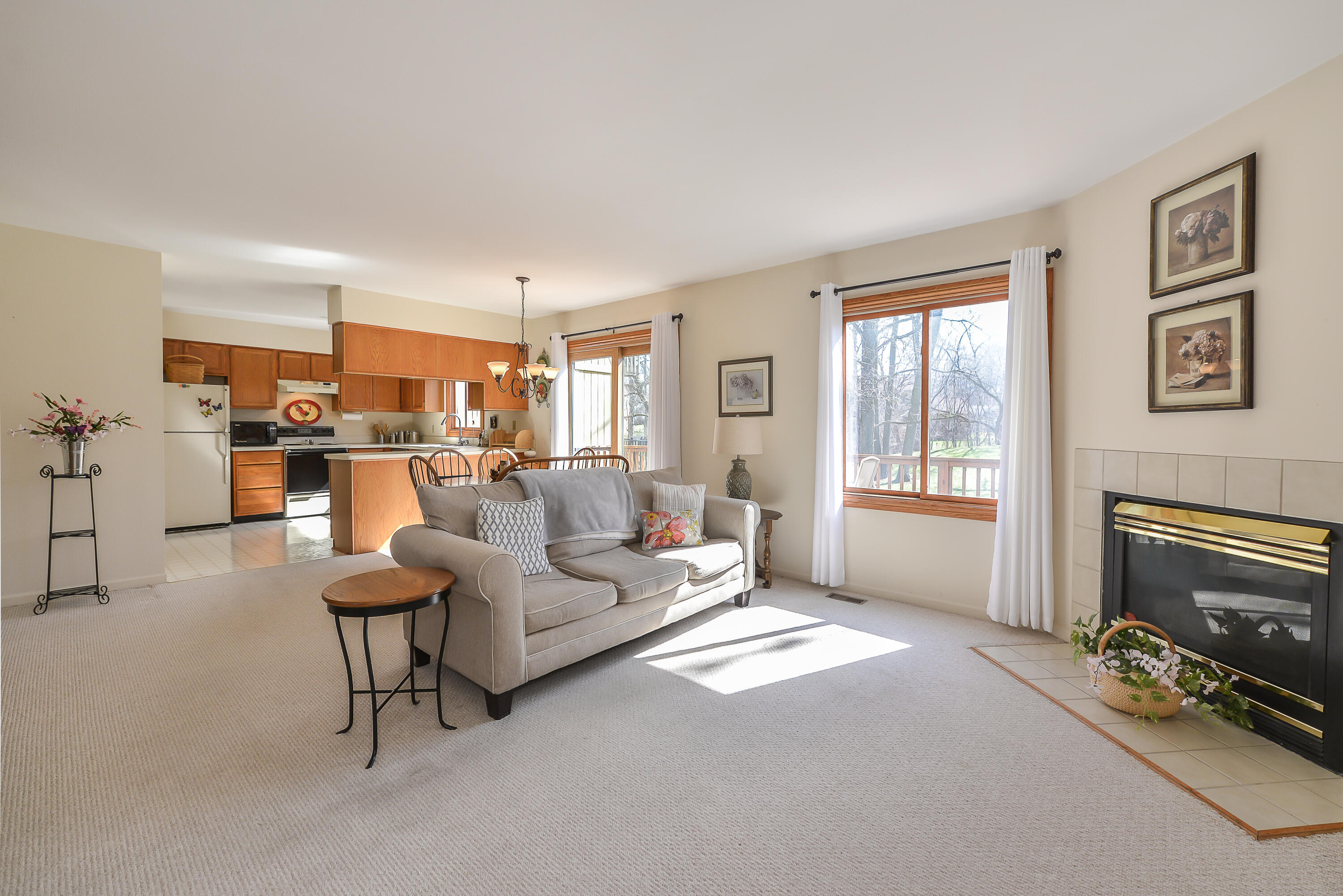 2143 Rochelle Park Drive Rochester Hills, MI 48309 - Photo 6 of 34 DSC_8271