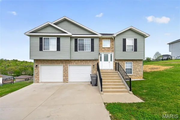 $307,000 | 191 Ridgeview Drive, St. Robert, MO 65584