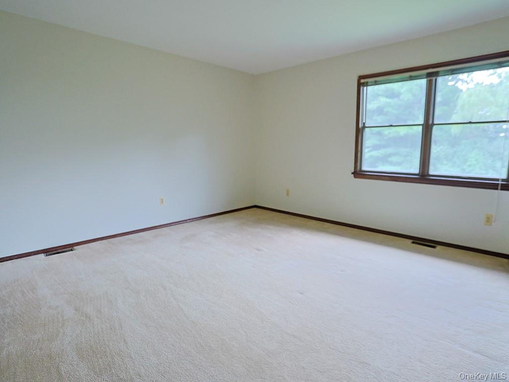 25 Georges Road Middletown, NY 10941 - Photo 3 of 38