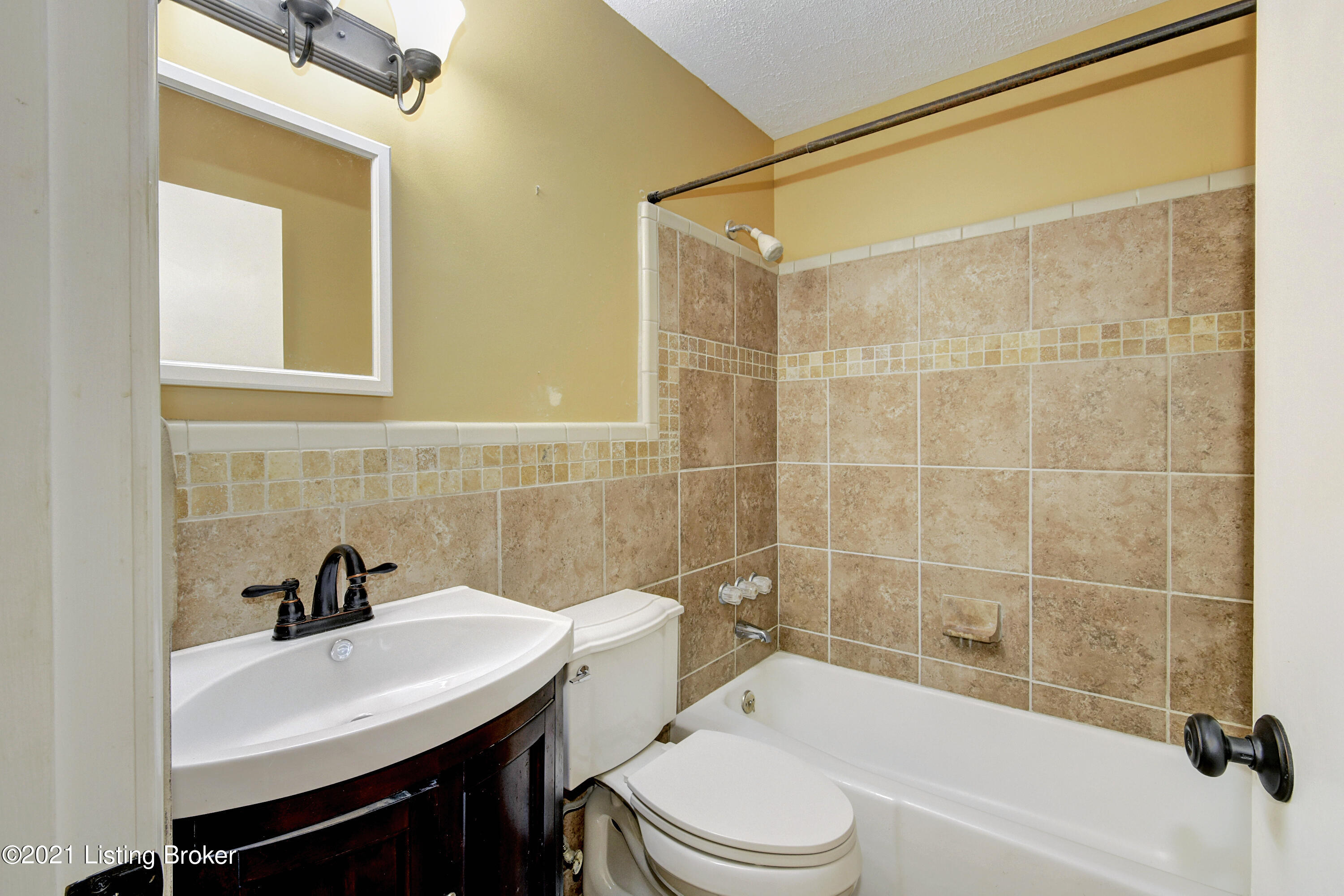 330 Brunswick Road Louisville, KY 40207 - Photo 15 of 32 Full Bath