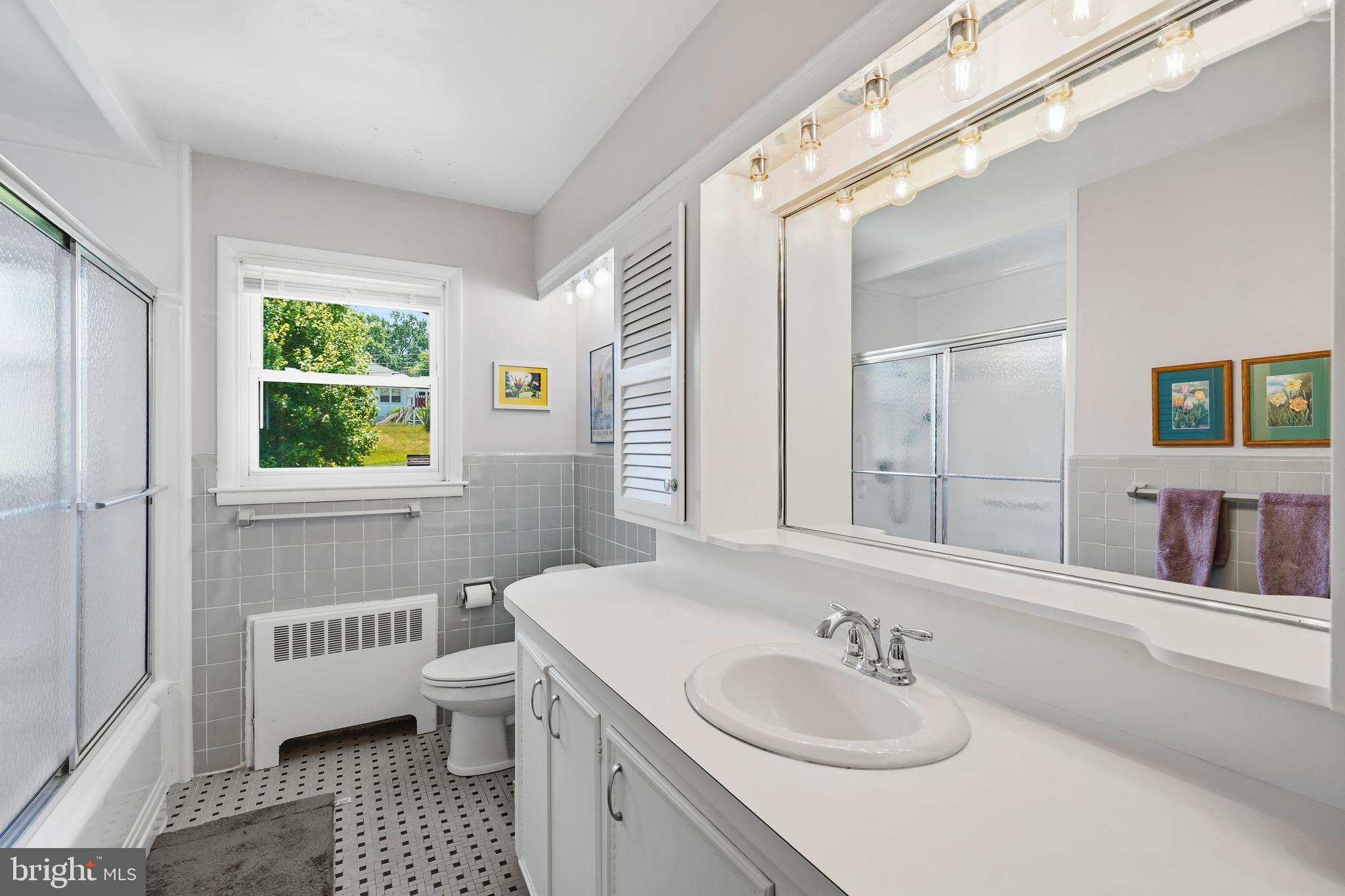 2303 Farringdon Road Baltimore, MD 21209 - Photo 23 of 36 Spacious Bathroom