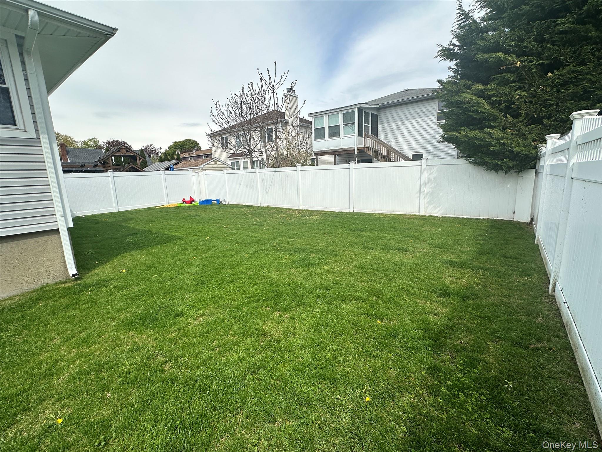 1741 Warren Place Merrick, NY 11566 - Photo 21 of 27