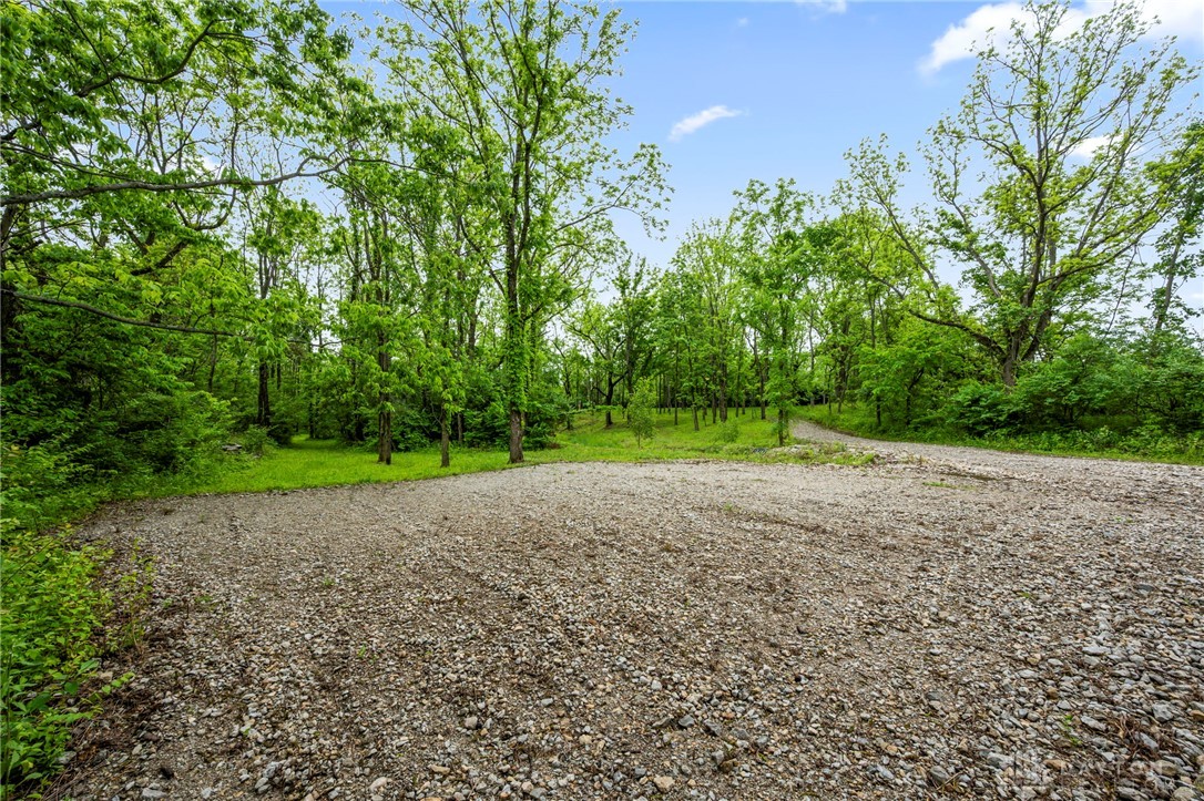 5653 Chenoweth Road Waynesville, OH 45068 - Photo 11 of 14