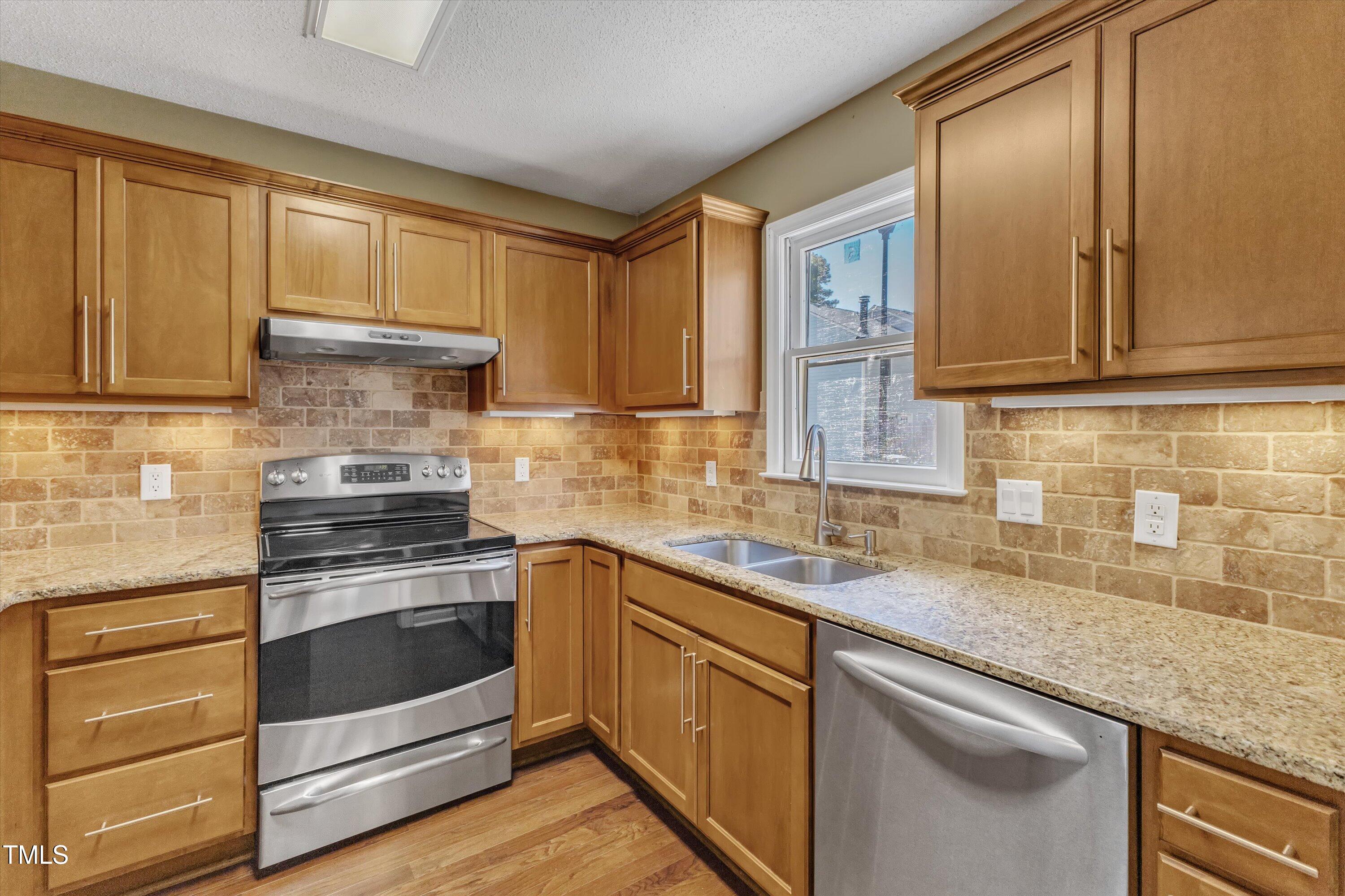 5620 Bridgetowne Way Raleigh, NC 27609 - Photo 5 of 42 12-5620 Bridgetowne-6