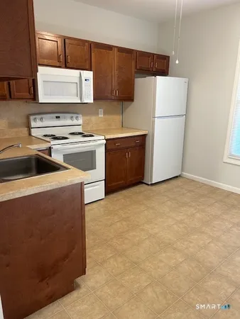 $1,400 | 227 Howe Avenue, Unit 3S, Shelton, CT 06484