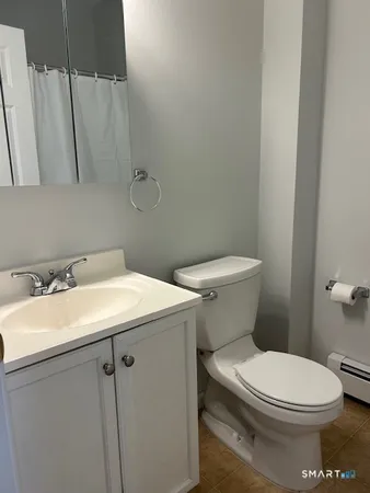 $1,400 | 227 Howe Avenue, Unit 3S, Shelton, CT 06484