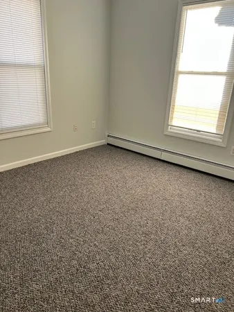 $1,400 | 227 Howe Avenue, Unit 3S, Shelton, CT 06484