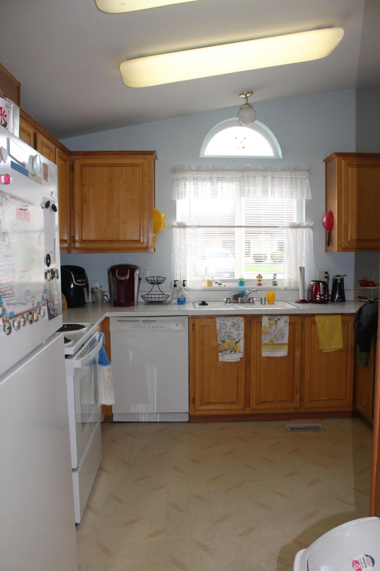555 Freeman Road, Unit 10 Central Point, OR 97502 - Photo 7 of 28 IMG_7952