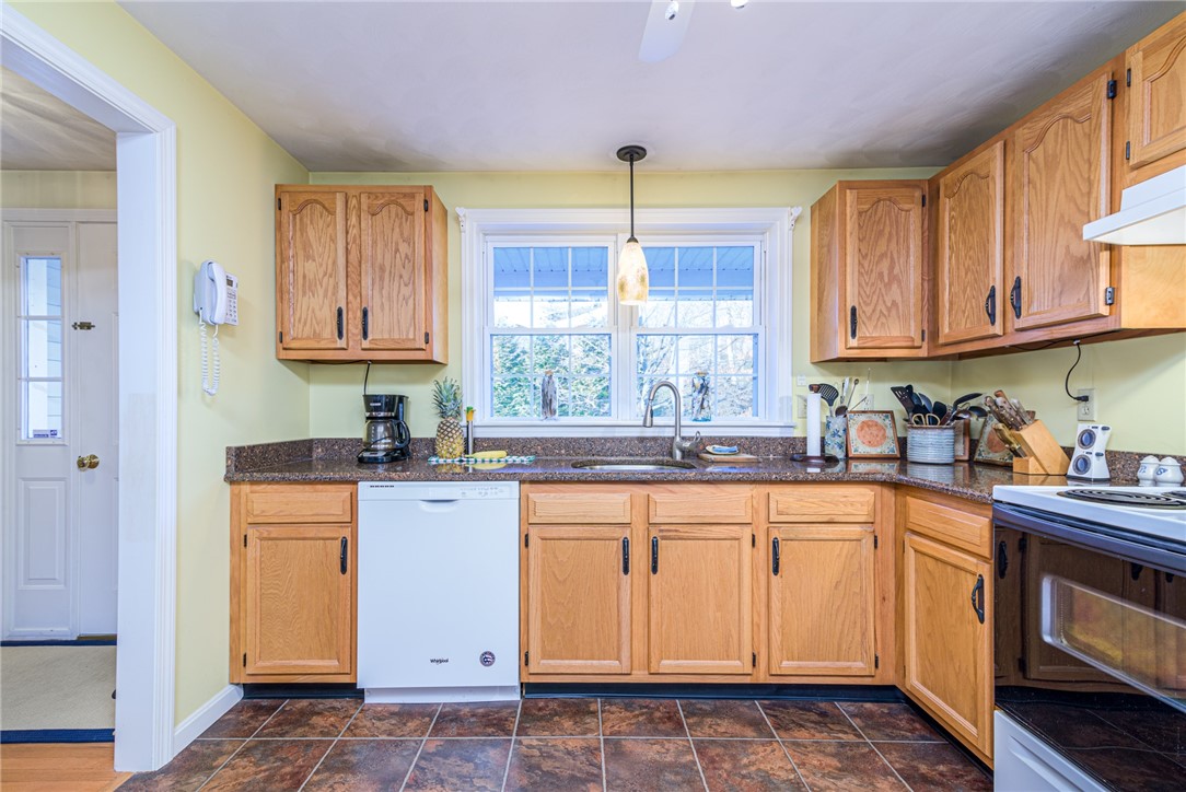 6 Montauk Road Charlestown, RI 02813 - Photo 5 of 30