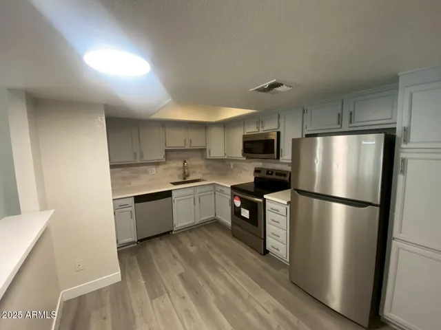 $2,100 | 850 South River Drive, Unit 1004, Tempe, AZ 85281