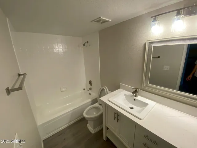 $2,100 | 850 South River Drive, Unit 1004, Tempe, AZ 85281