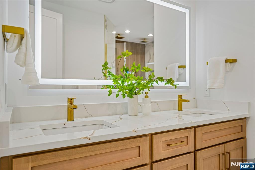83 Falcon Road Livingston, NJ 07039 - Photo 16 of 20 Gallery Image 16