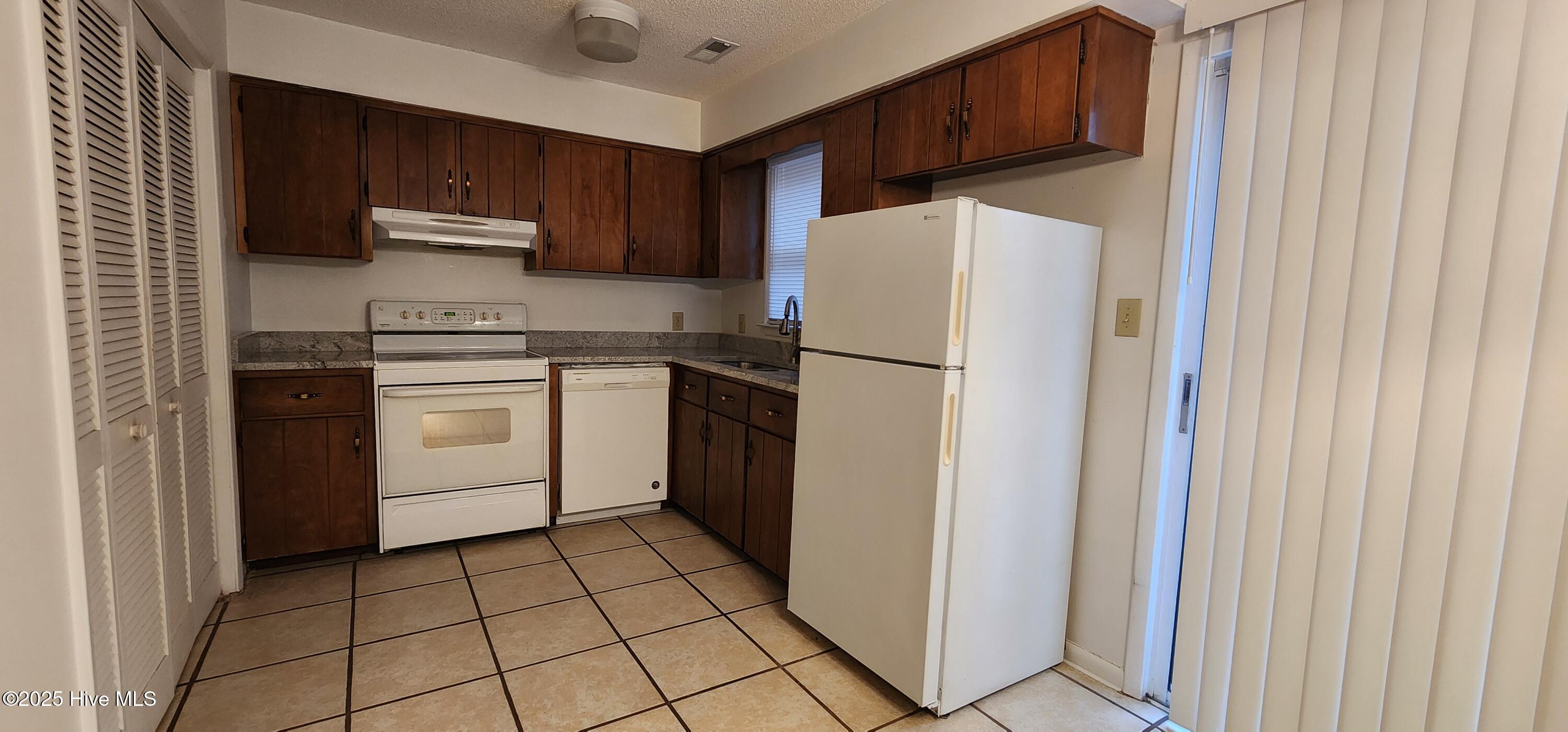 11 Portwest Townhouses Drive, Unit C Swansboro, NC 28584 - Photo 3 of 18 20240223_100445