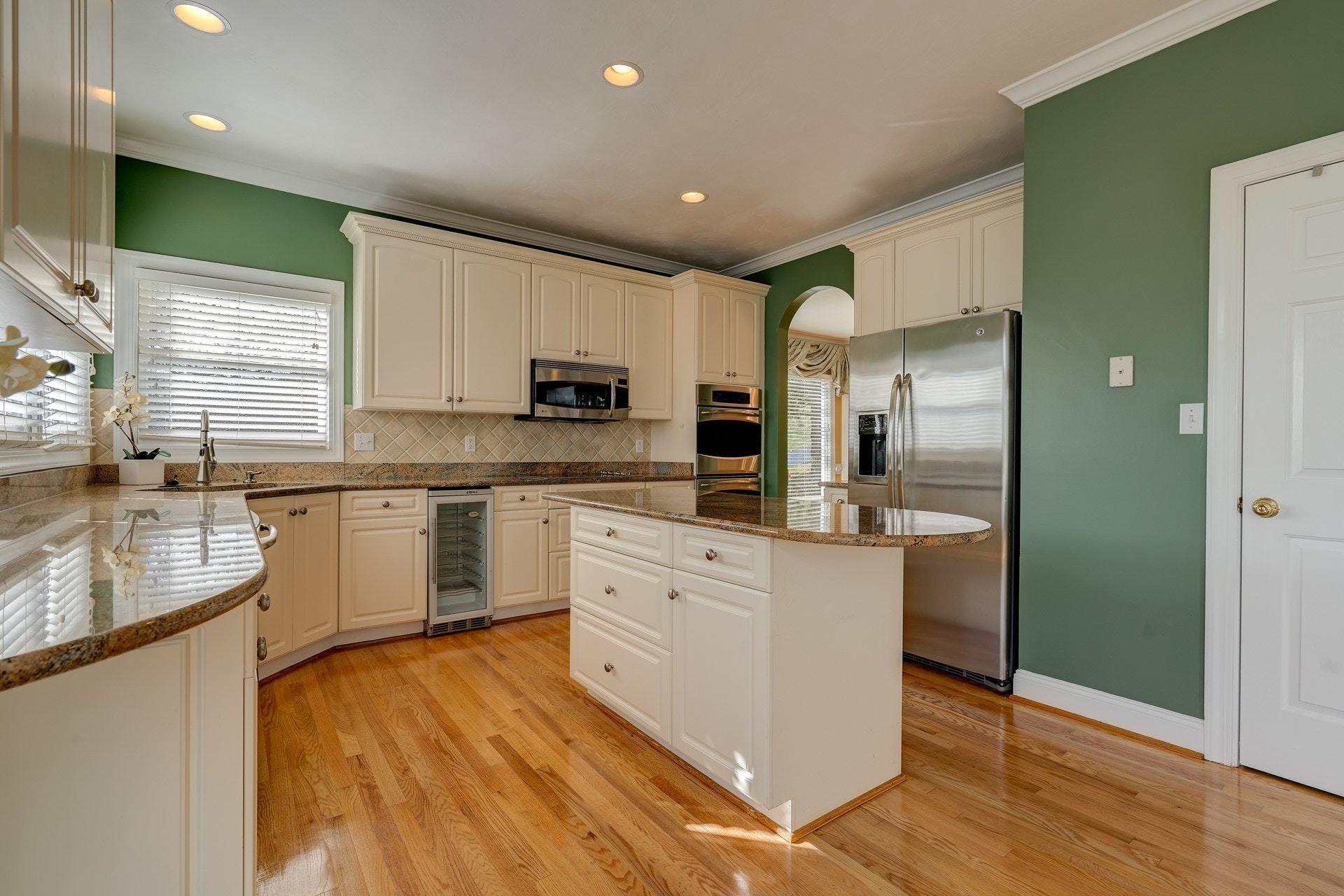 1420 Longview Road Roanoke, VA 24018 - Photo 11 of 52 011-305017-DSC05345_6_7_8_9_7459339