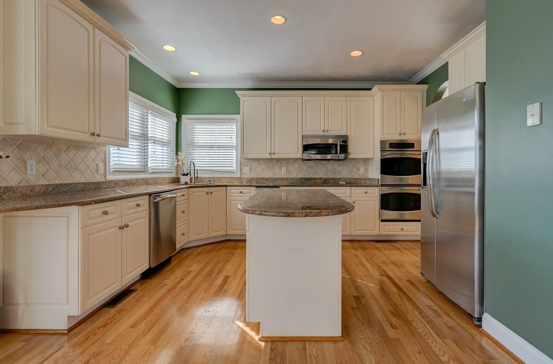 1420 Longview Road Roanoke, VA 24018 - Photo 12 of 52 012-305017-DSC05350_1_2_3_4_7459340