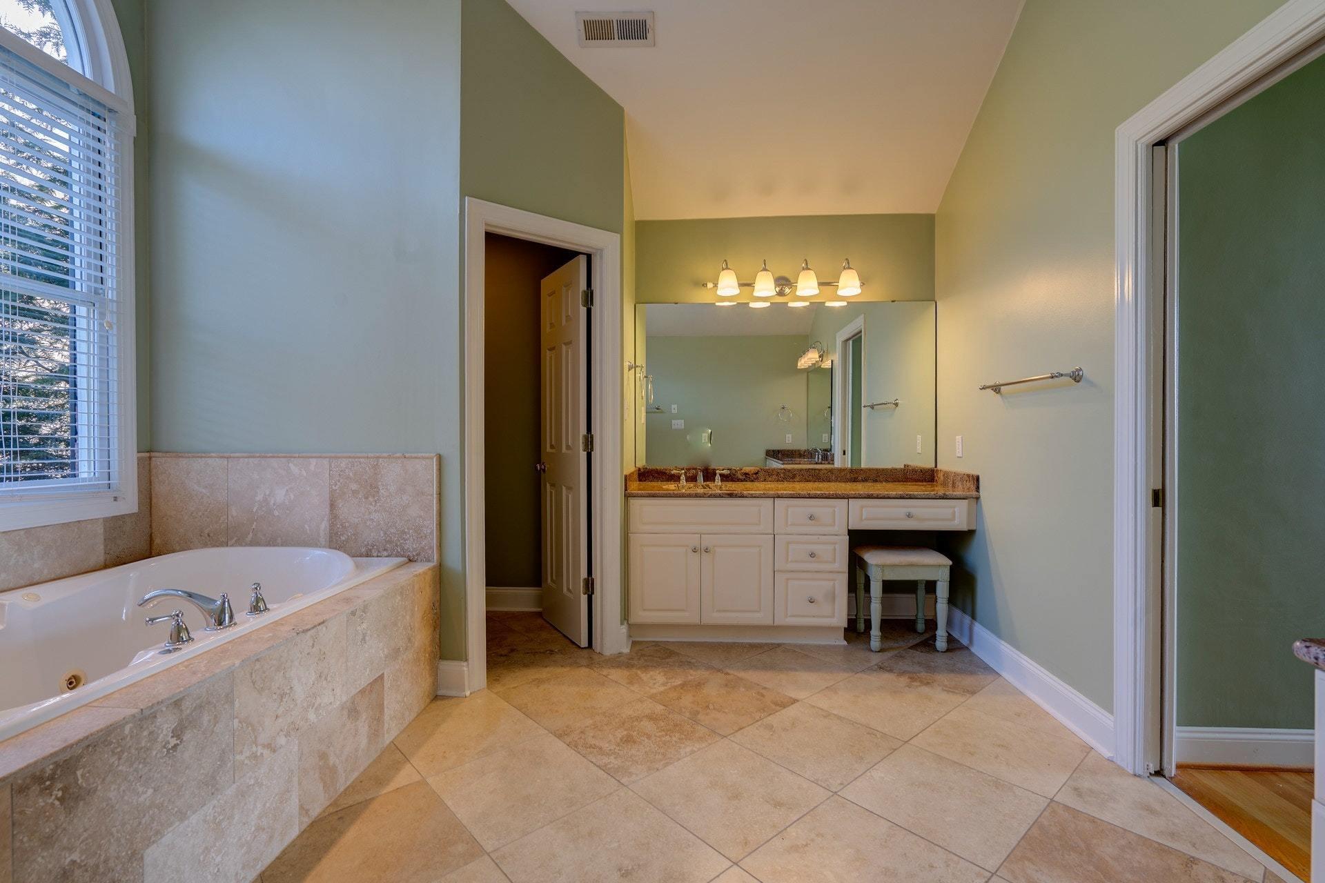 1420 Longview Road Roanoke, VA 24018 - Photo 31 of 52 031-305017-DSC05460_1_2_3_4_7459359