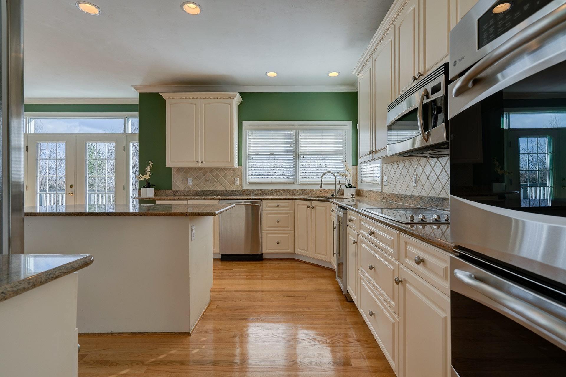 1420 Longview Road Roanoke, VA 24018 - Photo 10 of 52 010-305017-DSC05340_1_2_3_4_7459338