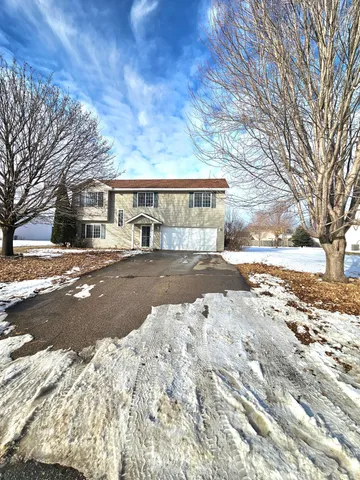 $329,900 | 912 Kayla Circle, Belle Plaine, MN 56011
