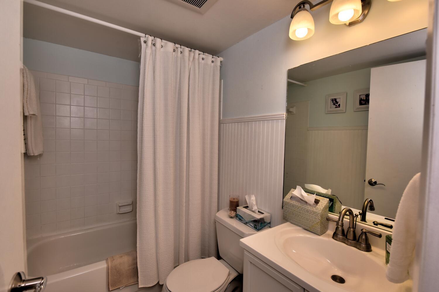 150 Pineview Road, Unit F5 Jupiter, FL 33469 - Photo 17 of 34 150 Pineview Rd Jupiter FL-large-022-018