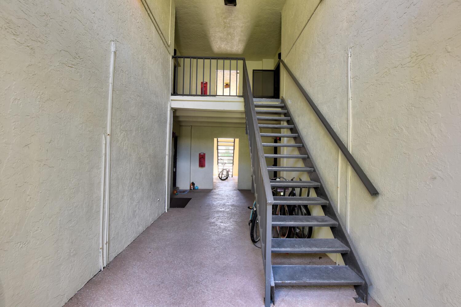 150 Pineview Road, Unit F5 Jupiter, FL 33469 - Photo 2 of 34 150 Pineview Rd Jupiter FL-large-003-008