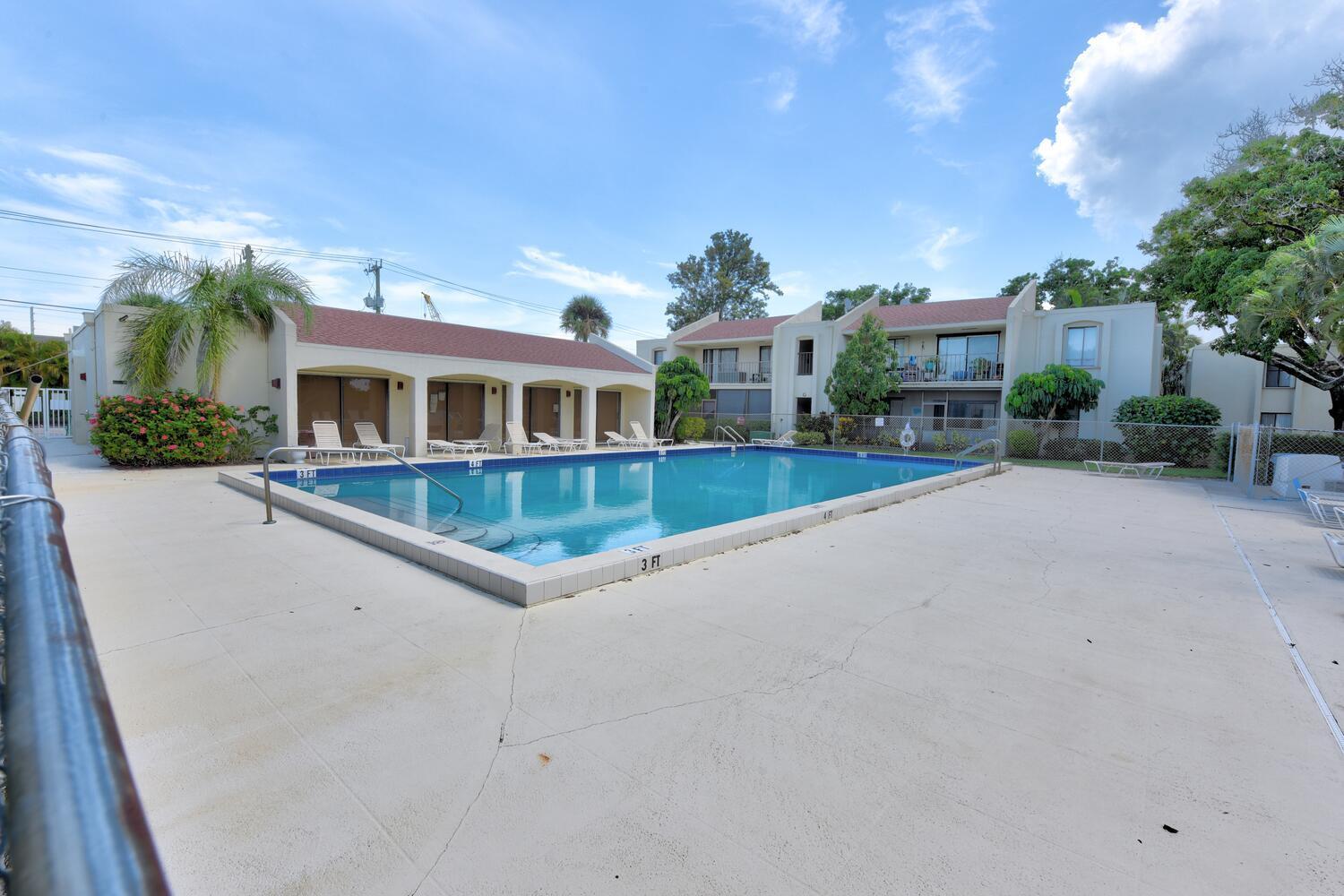 150 Pineview Road, Unit F5 Jupiter, FL 33469 - Photo 30 of 34 150 Pineview Rd Jupiter FL-large-048-051