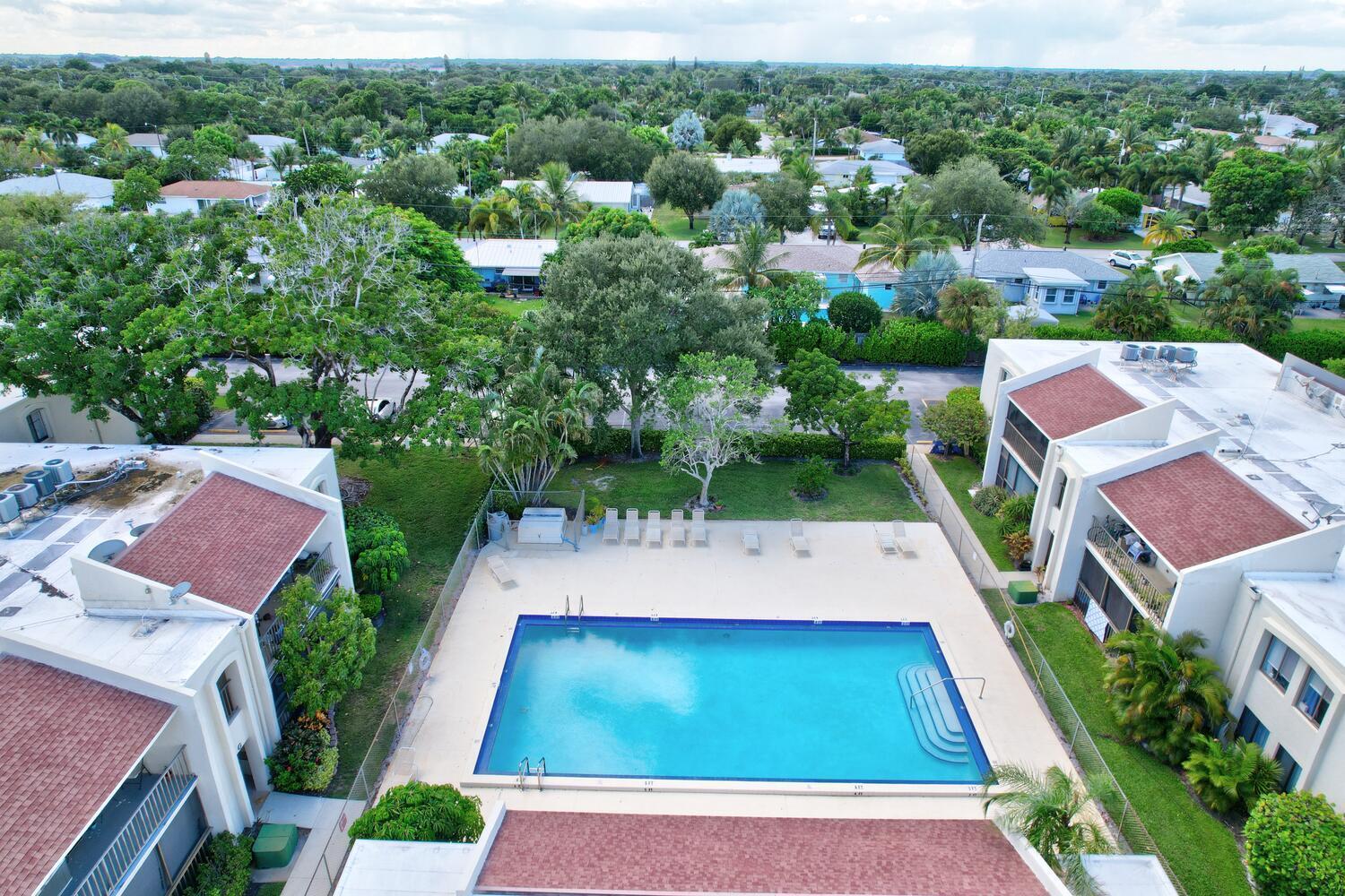 150 Pineview Road, Unit F5 Jupiter, FL 33469 - Photo 31 of 34 150 Pineview Rd Jupiter FL-large-050-024